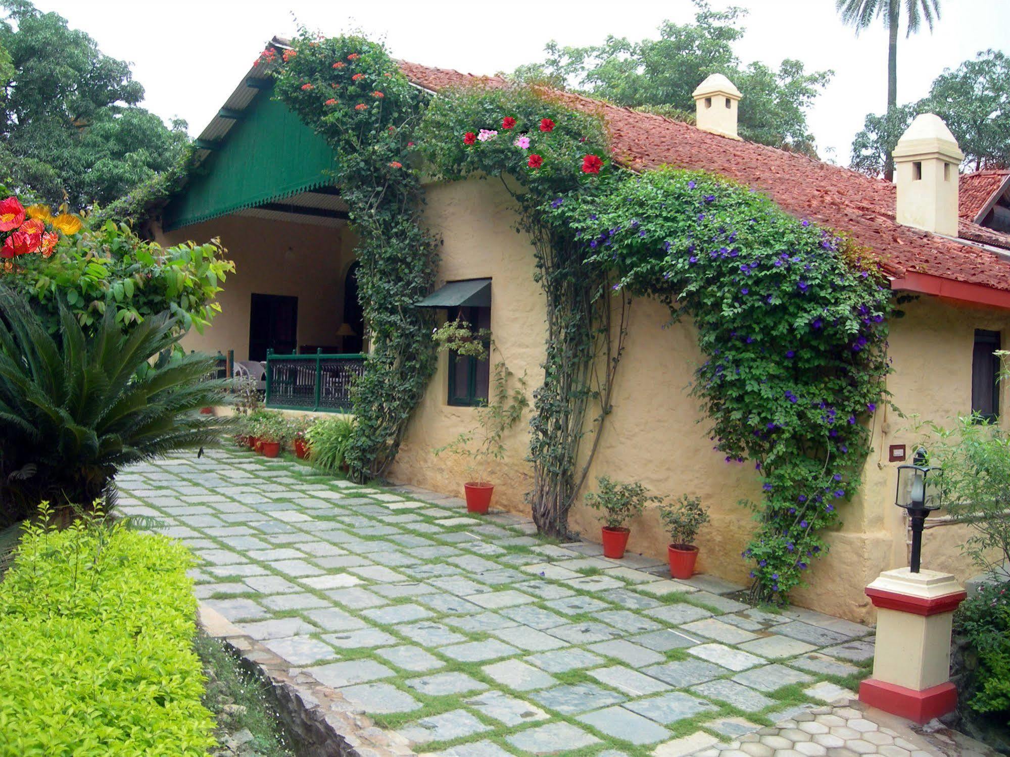 Welcomheritage Connaught House Ābu Eksteriør billede