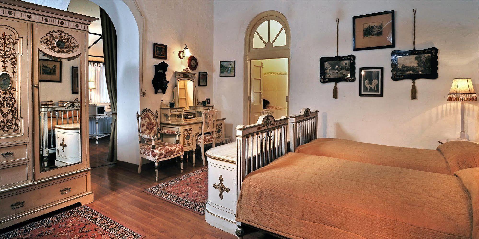 Welcomheritage Connaught House Ābu Eksteriør billede