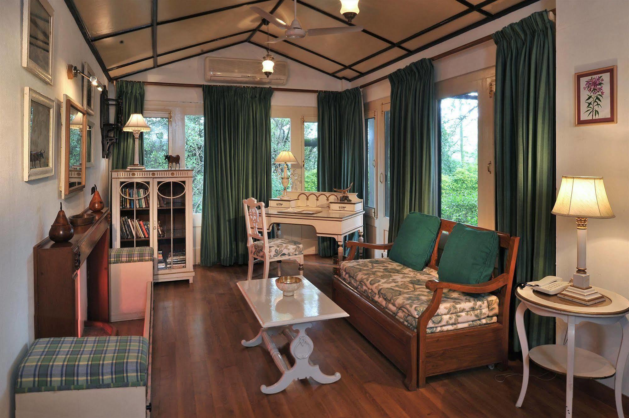 Welcomheritage Connaught House Ābu Eksteriør billede